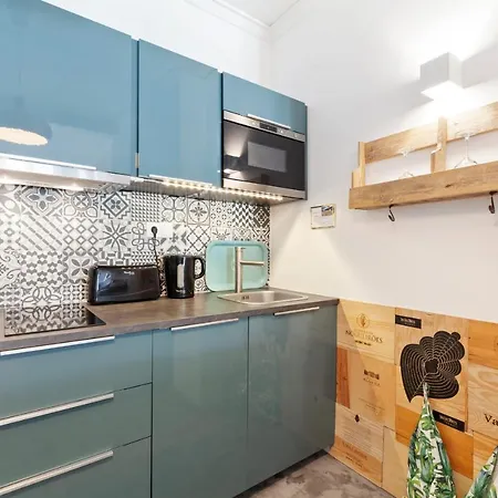 Apartment Modern & Bright 2-bedroom W/balcony In