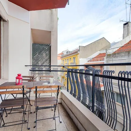 Modern & Bright 2-bedroom W/balcony In *