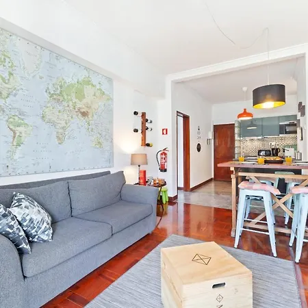 Modern & Bright 2-bedroom W/balcony In Apartment *