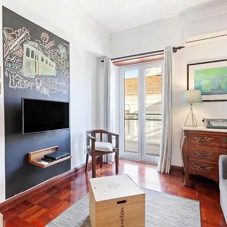 Modern & Bright 2-bedroom W/balcony In Apartment
