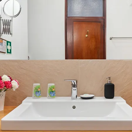 Apartment Modern & Bright 2-bedroom W/balcony In
