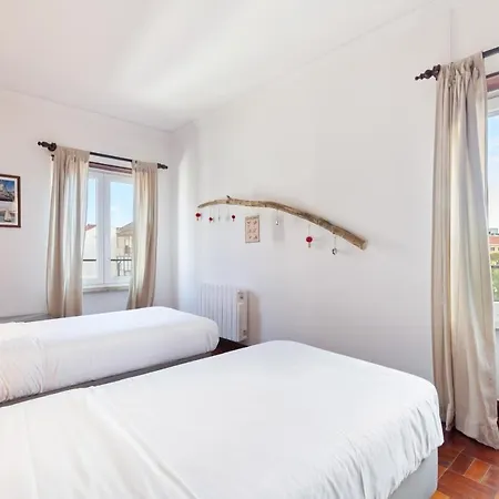Apartment Modern & Bright 2-bedroom W/balcony In *
