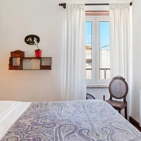 Modern & Bright 2-bedroom W/balcony In Apartment Lisbon