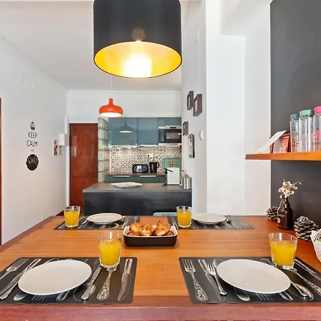 Apartment Modern & Bright 2-bedroom W/balcony In Lisbon