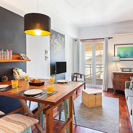 Apartman Modern & Bright 2-bedroom W/balcony In *