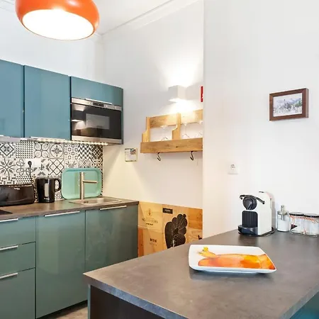 Διαμέρισμα Modern & Bright 2-bedroom W/balcony In